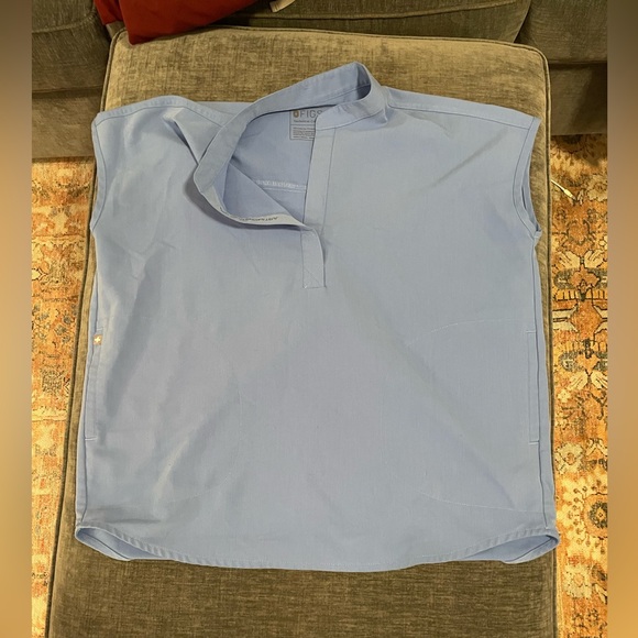 EUC Figs Rafaela Oversized Scrub Top in Ceil Blue-- Size Small - Picture 2 of 2